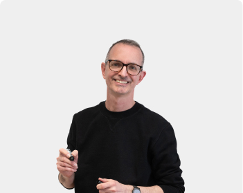 Gareth, profesor nativo de inglés en Seif English Academy: foto de perfil cercana mirando a cámara con confianza (Madrid)